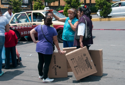 El presidente del PRD-DF, Raúl Flores, presentó una queja ante la Comisión Nacional de Derechos Humanos, por la entrega de pantallas digitales de la S