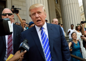 Donald Trump, al salir esta mañana de la Corte Suprema de Nueva York, donde no fue elegido para integrar un jurado
