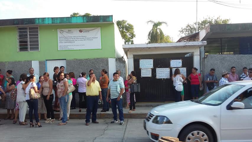 Los docentes mantienen el bloque en las escuelas de Pánuco. 