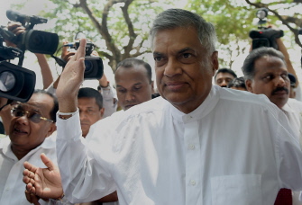 El primer ministro de Sri Lanka, Ranil Wickremesinghe, consiguió retener el poder en la antigua Ceilán