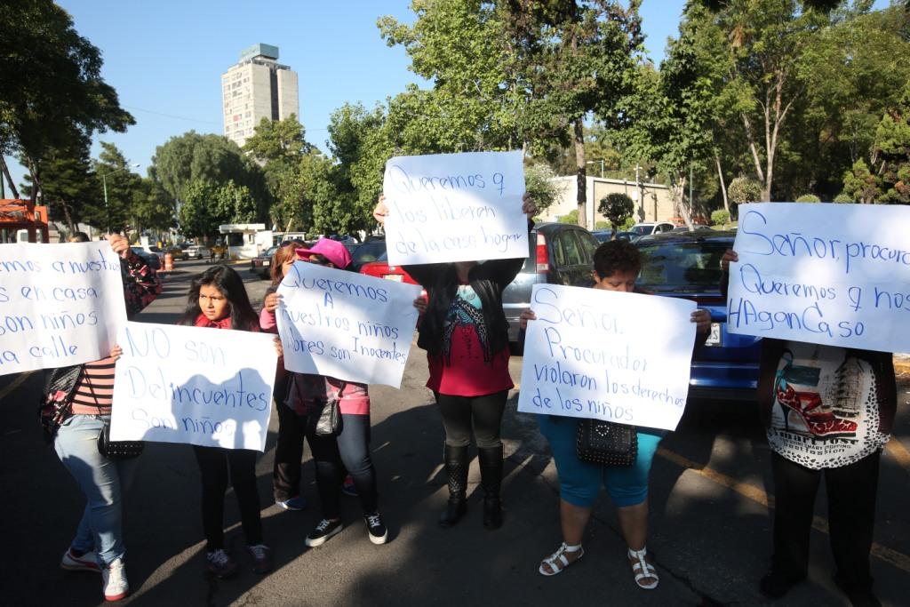Familiares de los niños detenidos realizaron por la mañana una protesta para exigir que fueran puestos en libertad.