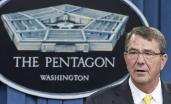 El secretario de Defensa de Estados Unidos, Ashton Carter, hoy en la conferencia de prensa en el Pentágono, en Washington