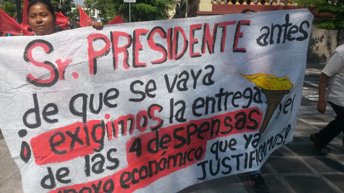 Antorcha Campesina se manifestó para reclamar despensas y apoyo económico del programa estatal Jefas de Familia.
