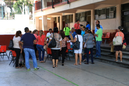 En asamblea, los maestros acordaron no iniciar las clases. 
