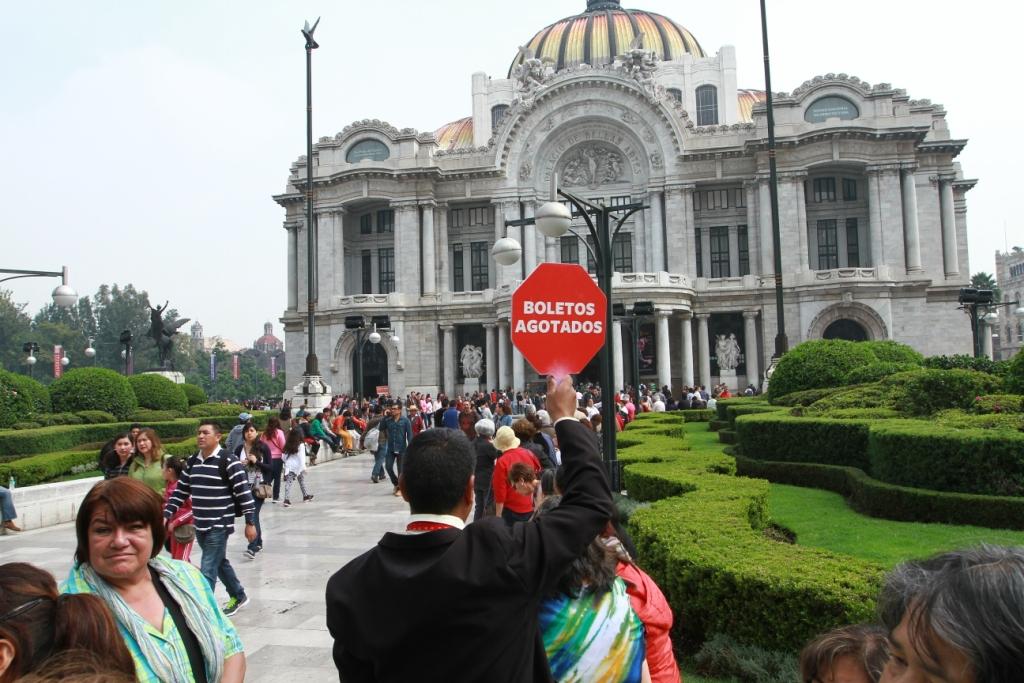 La falta de boletos hizo que el público se enojara. 