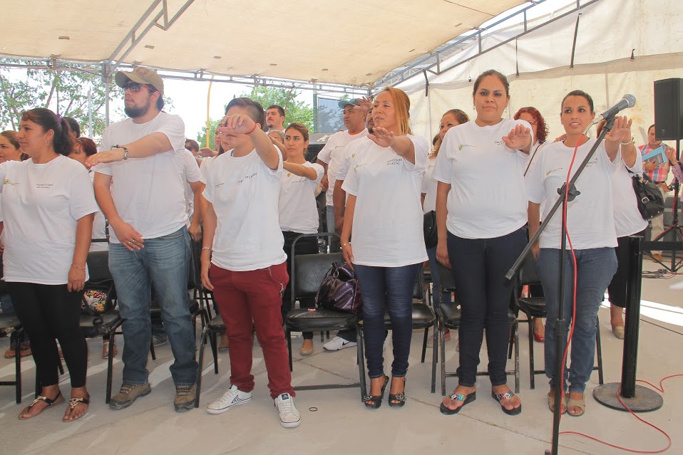 Los residentes recordaron que debieron prácticamente de salir huyendo de ahí.