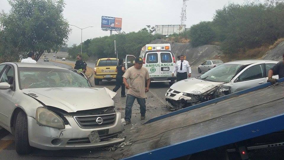 Los automovilistas que vienen del municipio de Cadereyta resultaron afectados.