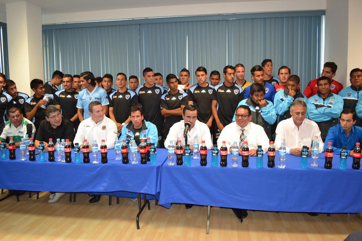 El equipo fue presentado a los medios de comunicación.