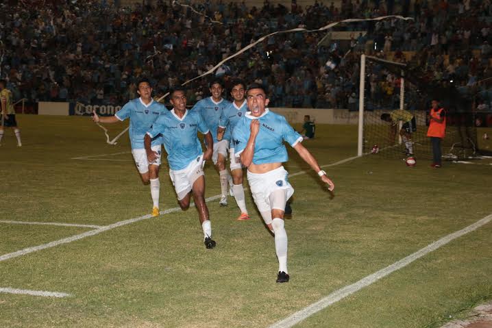 Los celestes celebraban una de las anotaciones que les dieron el triunfo.