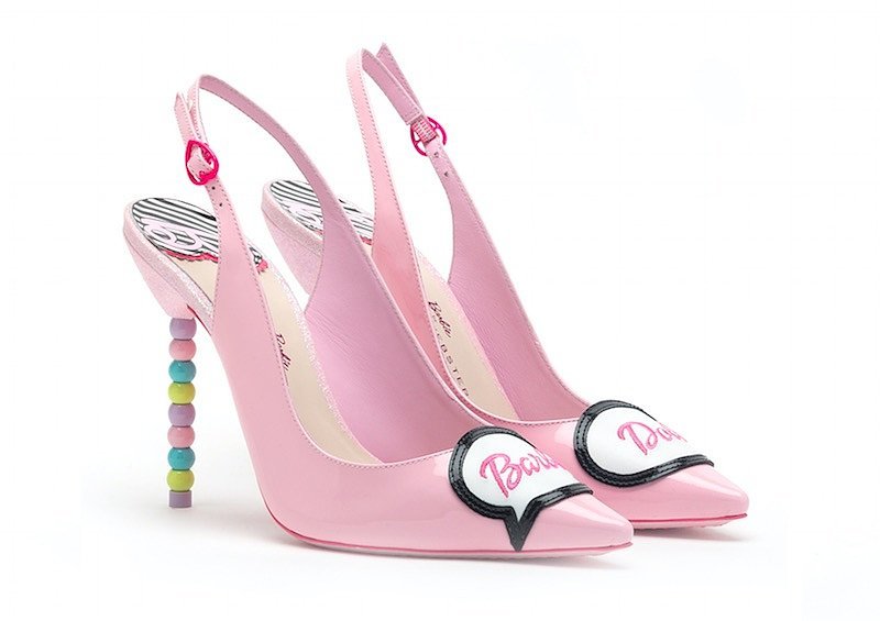 La diseñadora británica Sophia Webster se unió a Mattel para crear una colección especial de zapatos inspirados en Barbie.