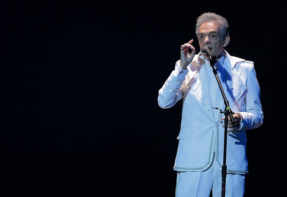José José interpretó "Seré" canción del compositor Rafael Pérez Botija, la cual para el cantante es una de las más importantes en su trayectoria artís
