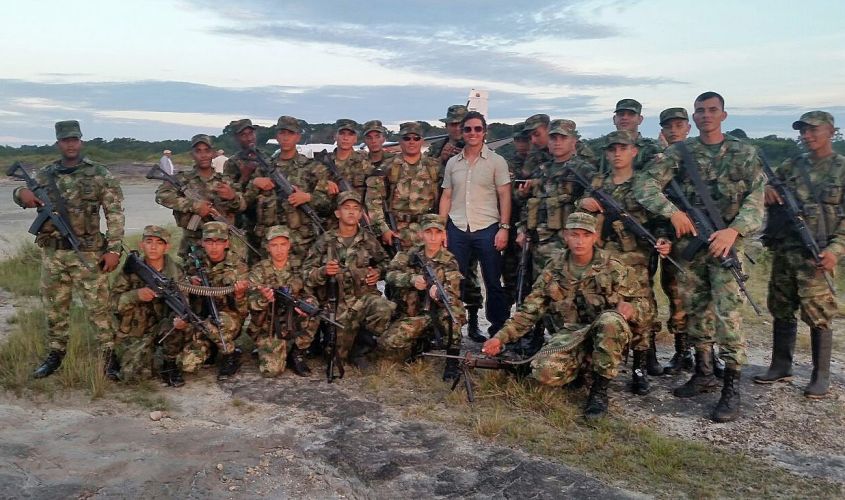 Tom Cruise compartió algunos momentos con militares colombianos. 