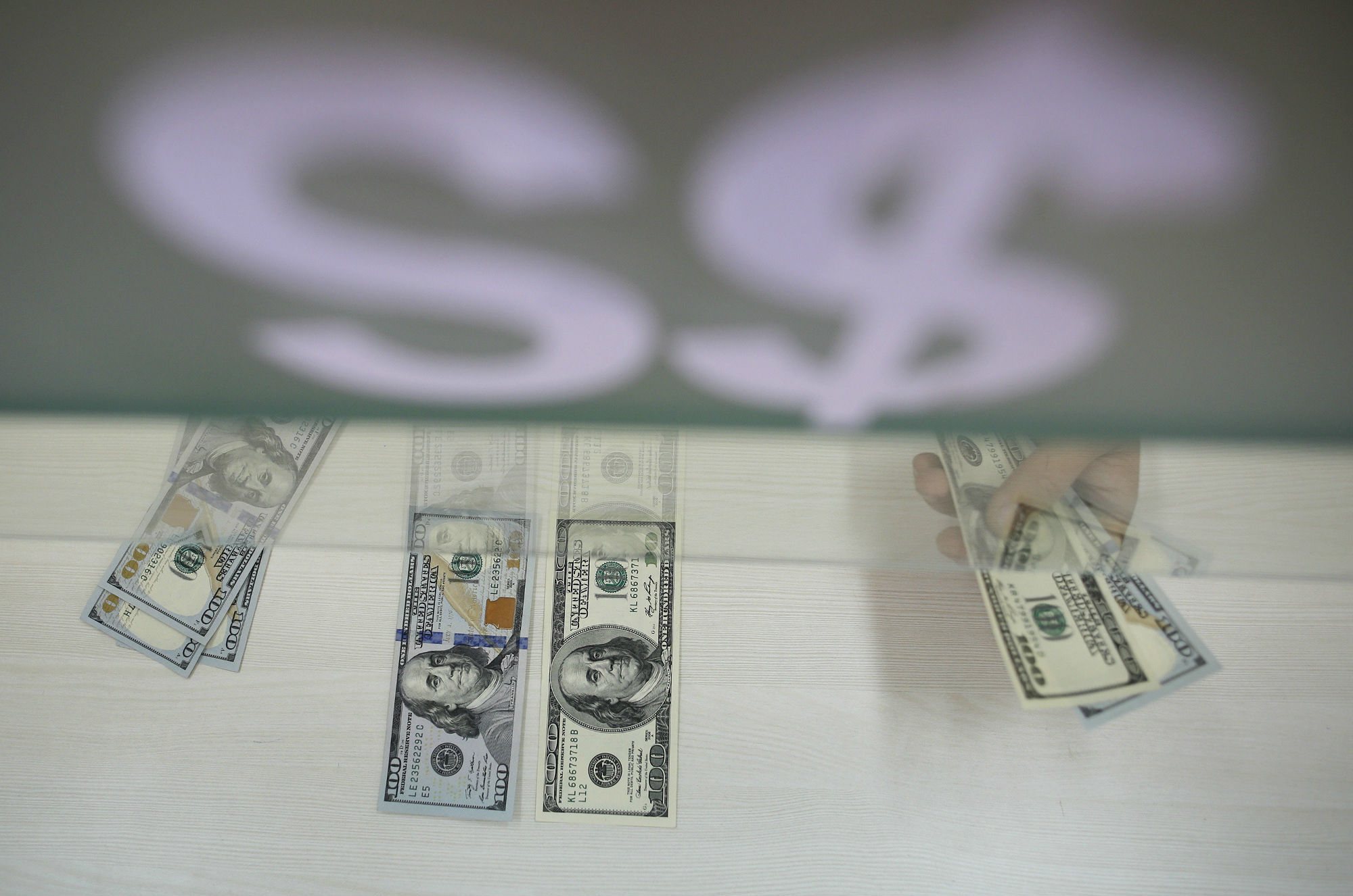 El peso se recuperó ligeramente frente al dólar.
