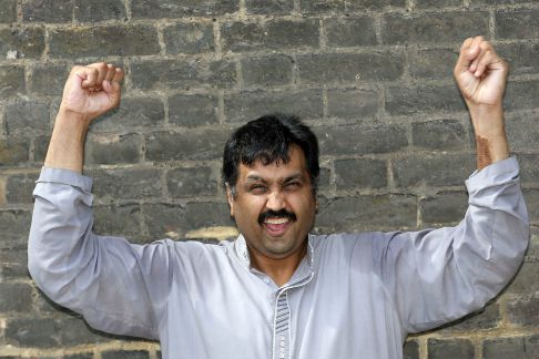 Mohammed Abad recibió a sus 43 años un implante de pene. 