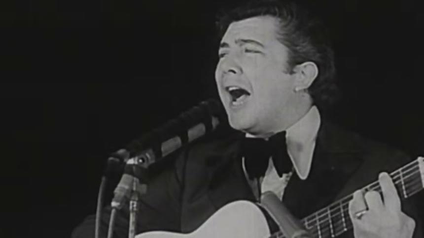 Roberto Cantoral.