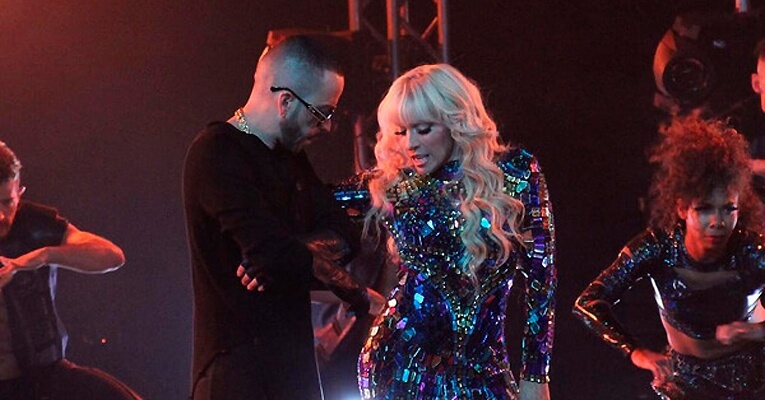 Yuri con Yandel en el video. 