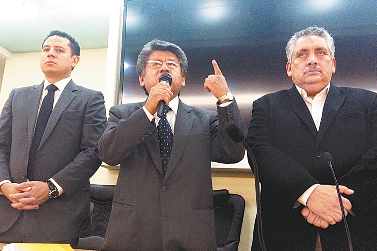 El nuevo dirigente de la bancada perredista, Francisco Martínez Neri.