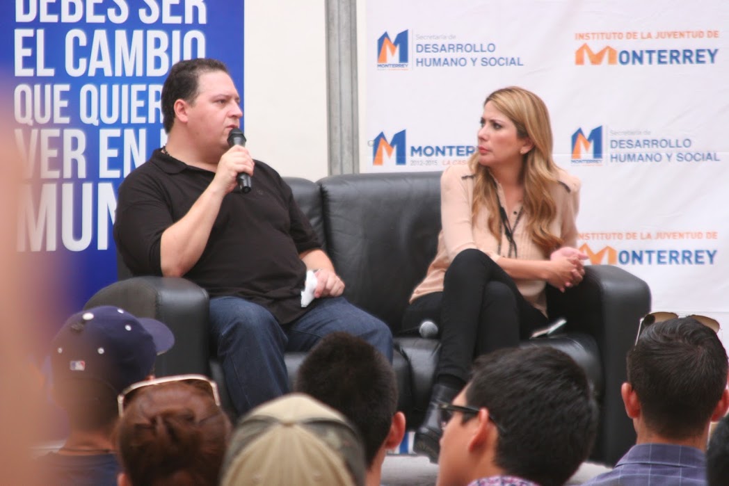 La alcaldesa de Monterrey estuvo presente en la charla. 
