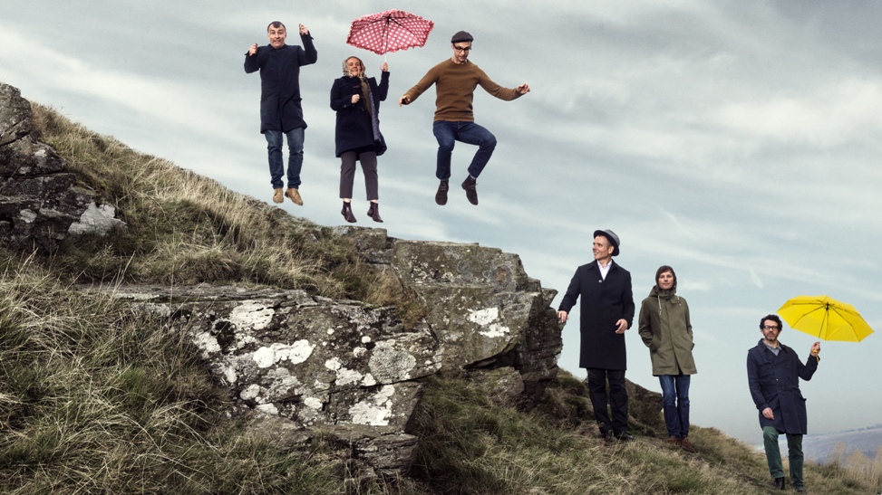 Stuart Murdoch, Stevie Jackson, Chris Geddes, Richard Colburn, Sarah Martin y Bobby Kildea conforman la agrupación. 