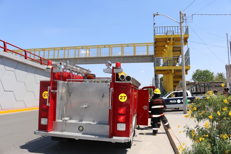 Una ambulancia de la Cruz Roja se movilizó hasta el lugar y los paramédicos al arribar revisaron médicamente a la afectada. 