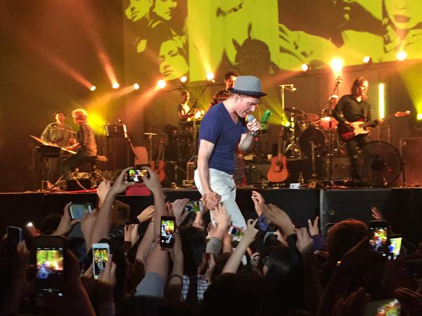 El show puso a bailar a todo el público. 