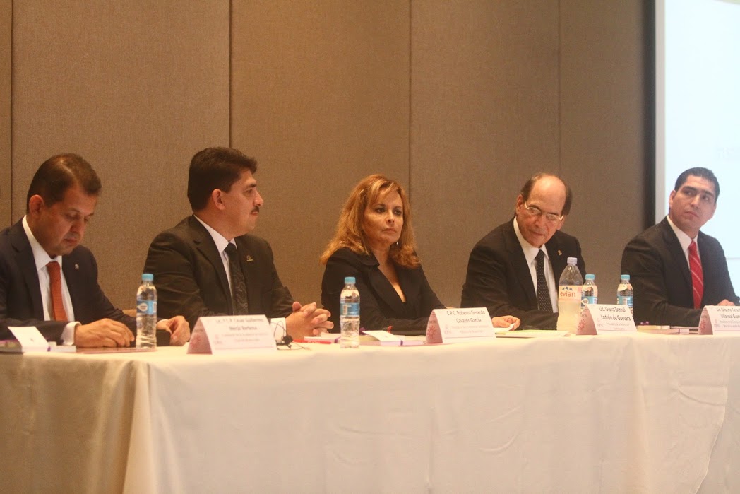 Integrantes de la Prodecon dieron una charla a socios del Instituto de Contadores Públicos de Nuevo León. 