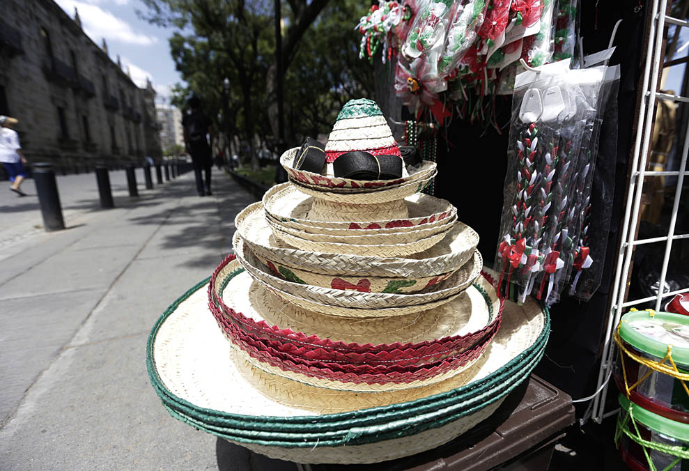 Salen productos patrios a las calles de Guadalajara