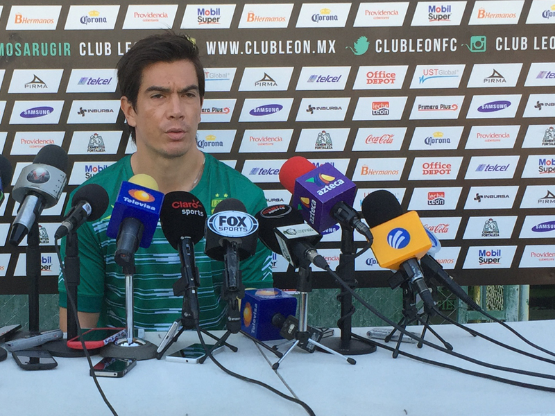 Ignacio González, defensa central del León 