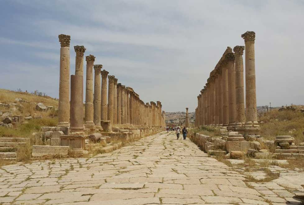 En Jerash puedes observar ruinas romanas como si estuvieras en Italia