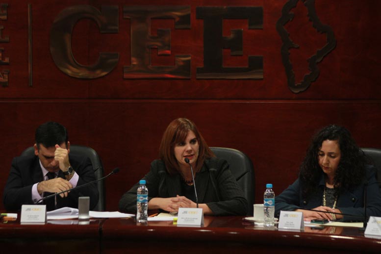 Miriam Hinojosa fue la única que votó en contra de la conformación del Congreso.