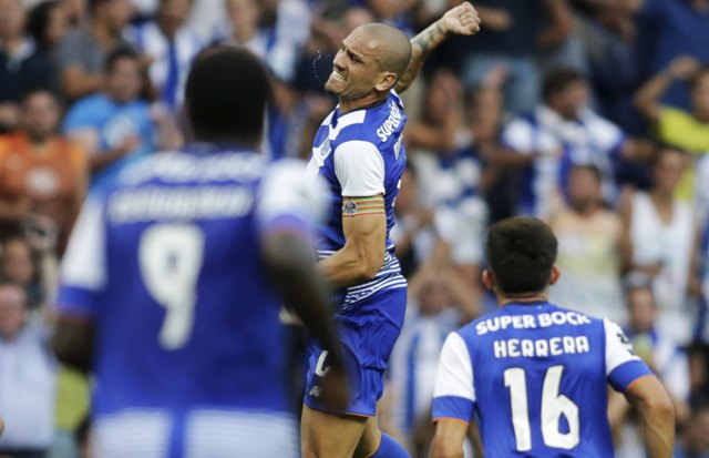 Porto venció al Estoril con un gol de Maicon Pereira