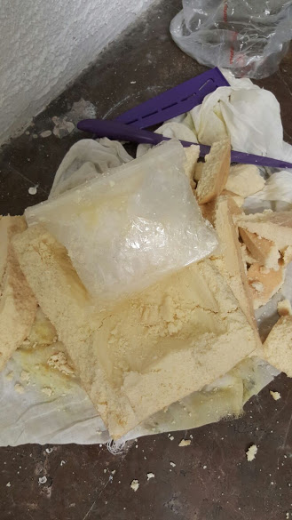 Dentro de una bolsa de plástico había 270 gramos de Cristal. 