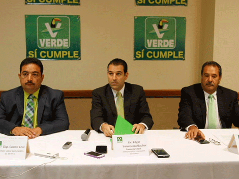 El dirigente estatal del PVEM, Édgar Salvatierra; y los diputados locales electos, Cosme Leal y Felipe Hernández.