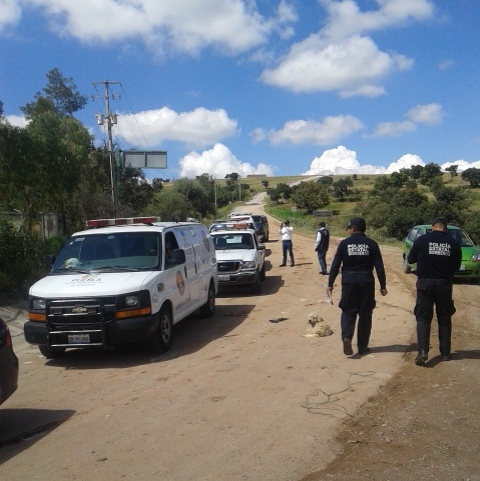 Elementos de la PGJ, Protección Civil, Bomberos y Cruz Roja hacen labores de búsqueda en el relleno sanitario de Chiltepeque.