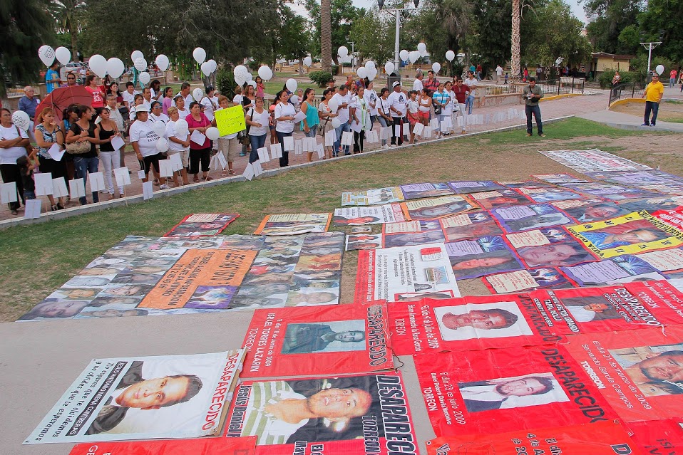 Son incansables. Pero el dolor los agobia cada día que pasa sin saber de su ser querido que un mal día, salió para nunca más regresar.