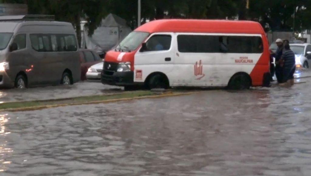 Las lluvias afectaron a los automovilistas.