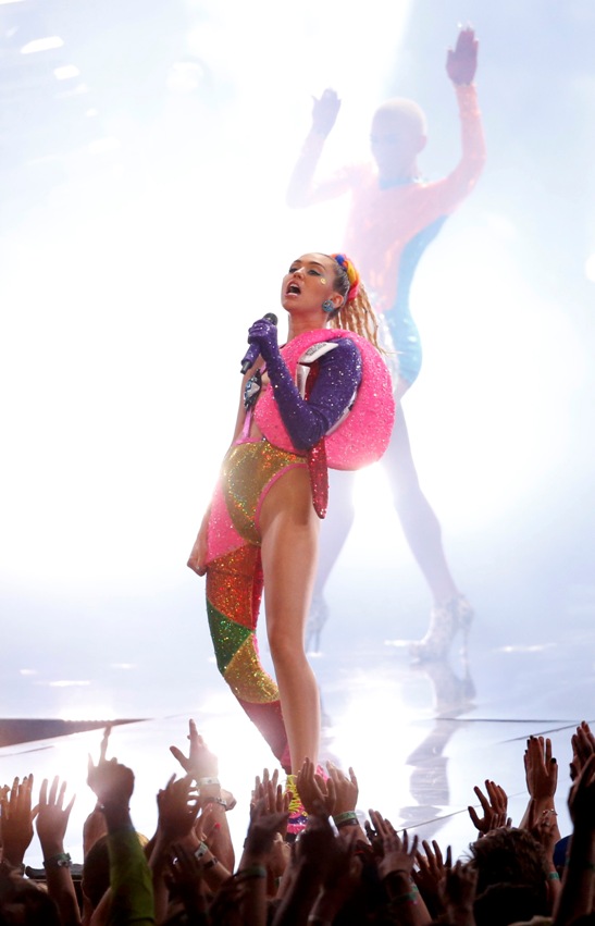 Miley Cyrus entregó lo mejor de su voz en el cierre de los VMA 2015. 