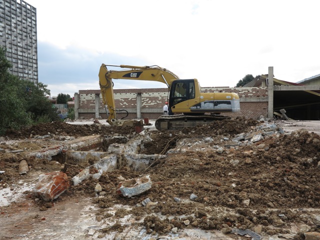 Los trabajos para demoler el Hospital Materno Infantil de Cuajimalpa concluirán en 3 meses, informó la Secretaría de Obras y Servicios (SOBSE).
