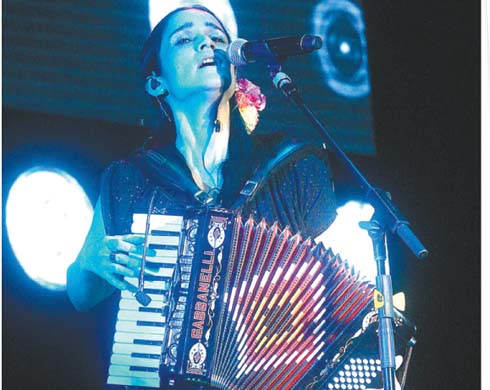 Julieta Venegas logró mantener en ambiente al público. 