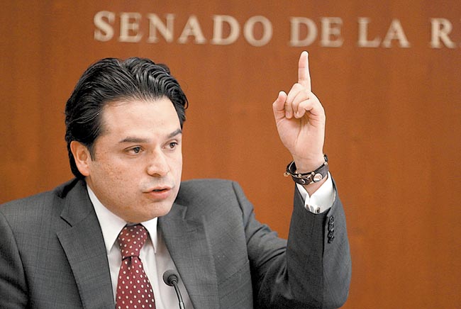 El senador Zoé Robledo pidió “la deliberación más amplia que se haya visto en renovación partidista”. 