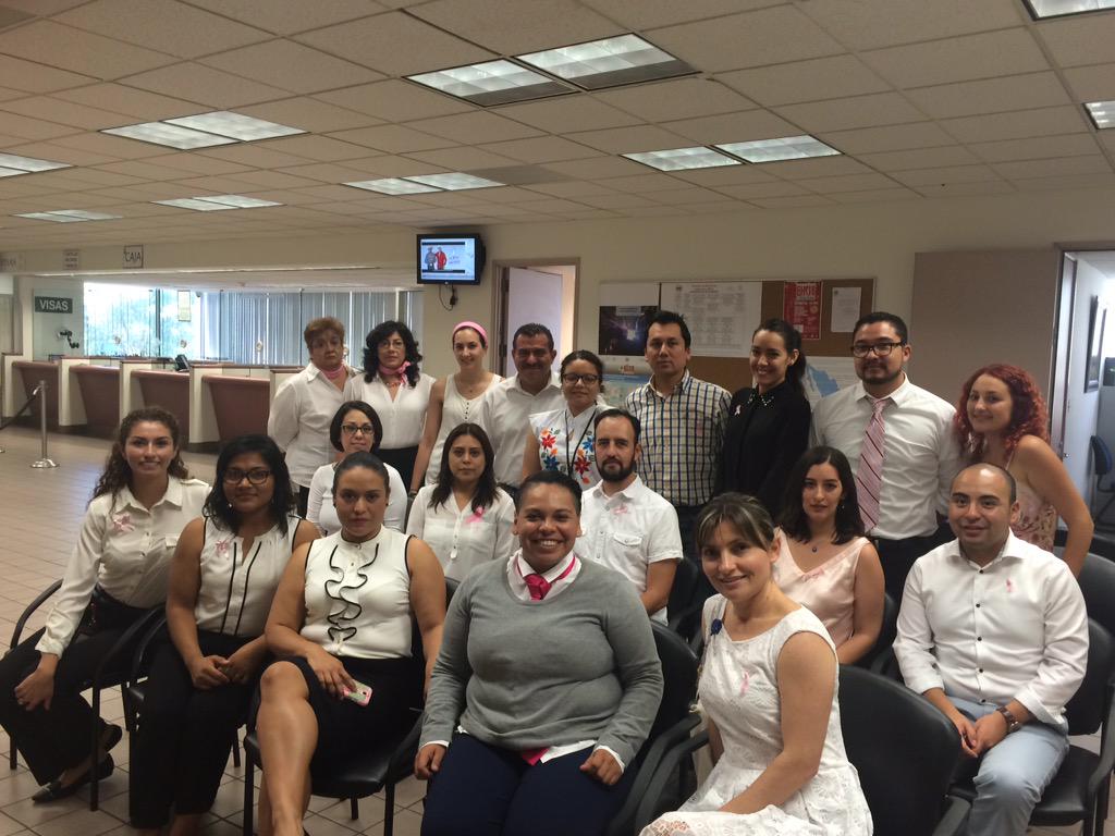 Los trabajadores del Consulado de México en Los Ángeles se unieron al paro laboral. 