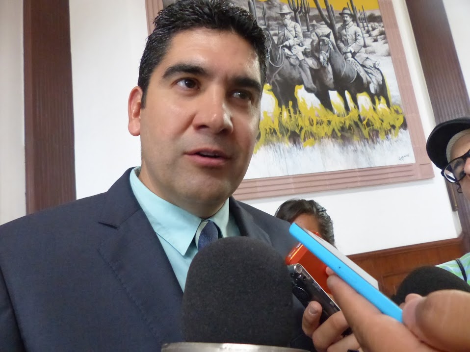 De León señaló "la mala fe" de Pérez Mata por no hablar con la verdad ni al Congreso, ni a los ciudadanos.