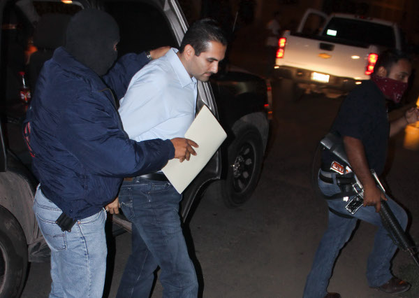 El 15 de abril de 2014, Chávez Mendoza fue detenido por elementos de la Procuraduría de Michoacán.