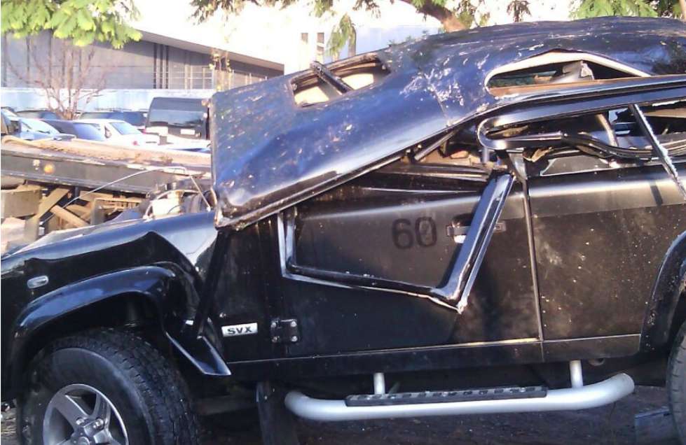 Así quedó la camioneta tras el choque