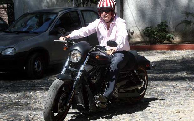 Jorge Vergara gusta de viajar en motocicleta