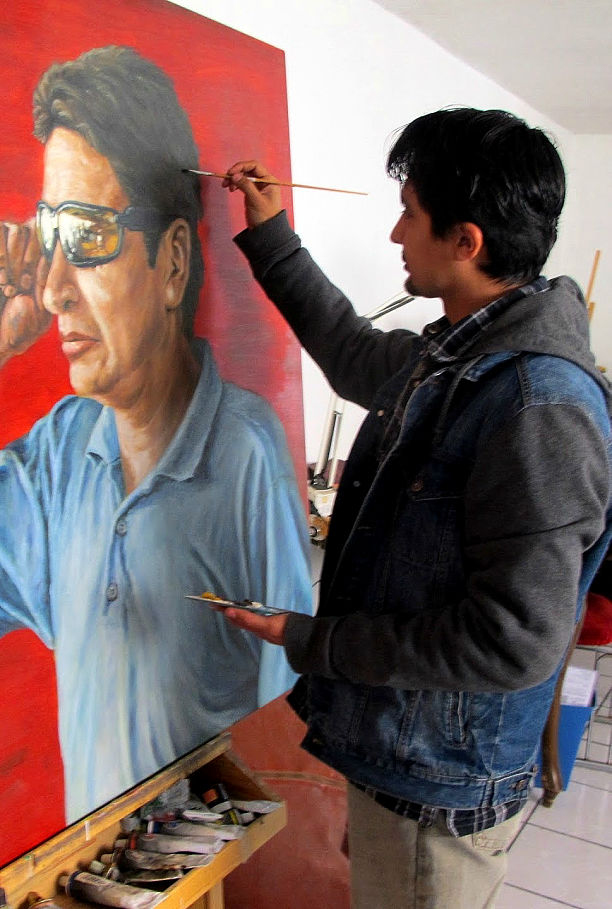 Miguel Sifuentes, creador de la obra "Desde el Umbral".
