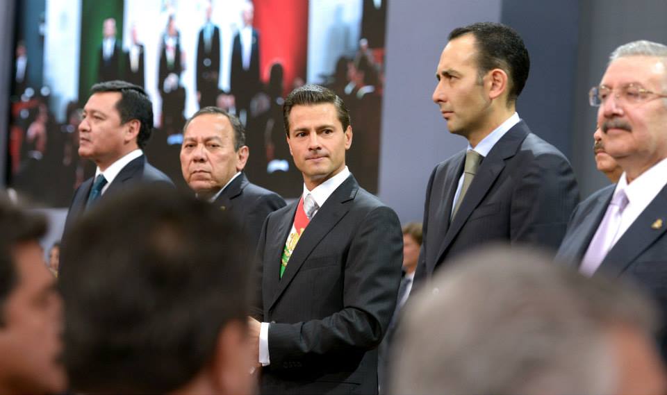 “Presidente esto que dijo aquí hoy, pudo haberlo dicho ayer en la Cámara y haber tenido la oportunidad de discutirlo”, le dijo Zambrano al Presidente.