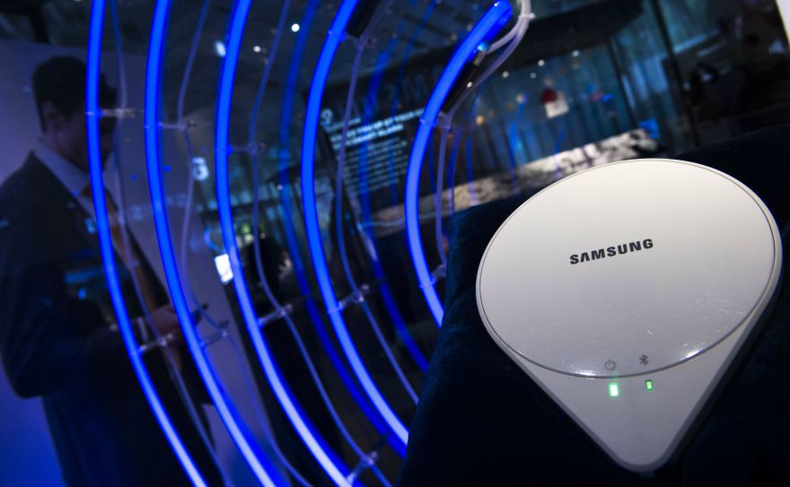 El dispositivo 'Sleep Sense' de Samsung monitorea el sueño de las personas.