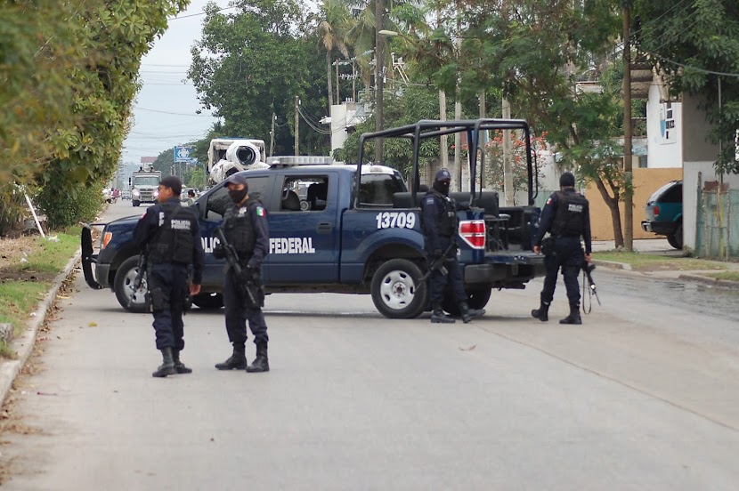 Elementos policíacos arribaron al lugar de los hechos.