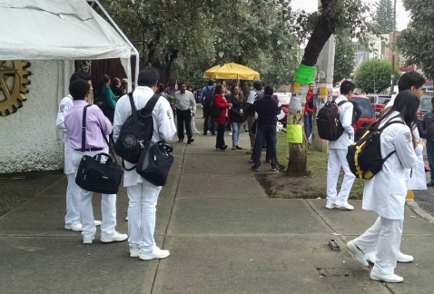 La Escuela Nacional de Medicina y Homeopatía es uno de los centros educativos en los que trabajadores sindicalizados del Politécnico pararon hoy activ
